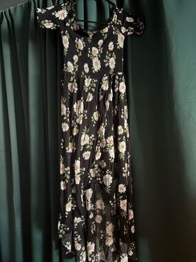 Forever 21 Black Dress with White Daisies and Yellow Centers